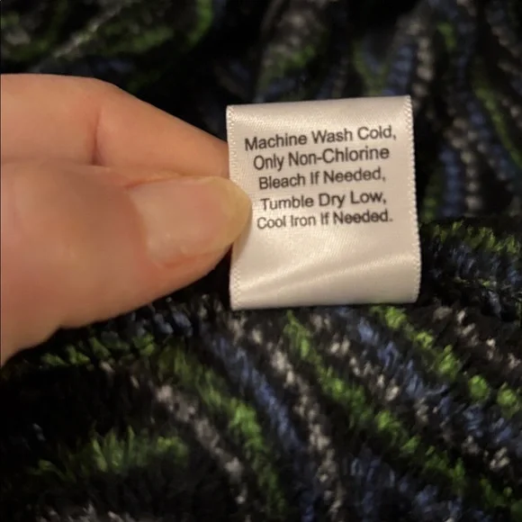 Vera Bradley Black and Green Patterned hooded robe - Picture 7 of 8